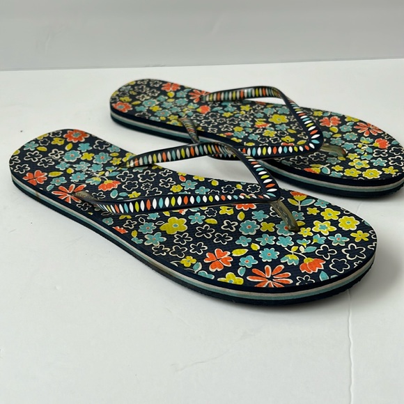 Vera Bradley Shoes - Vera Bradley Flip flops SZ 9-10